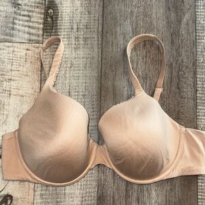 VICTORIA’S SECRET Seamless Nude Bra- size 38C